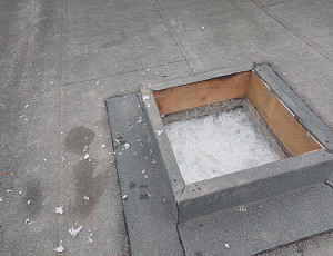 Zateplení stropu bytového domu pomocí foukané izolace